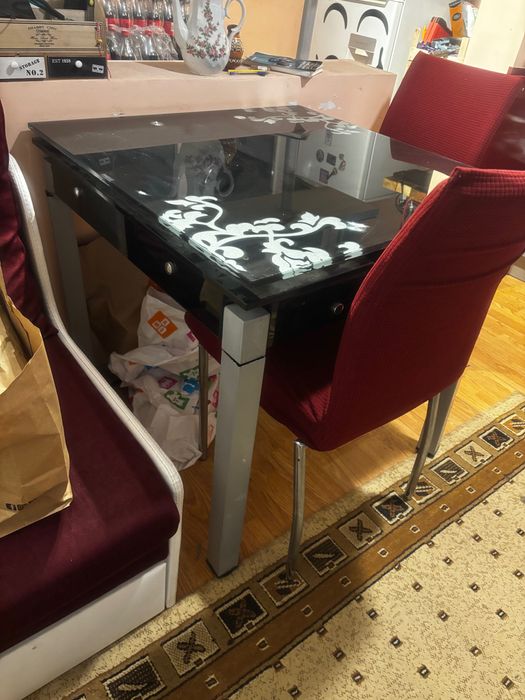 Трапезна стъклена маса 95 лв.