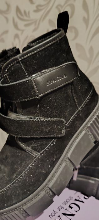 Продам ботинки женские новые