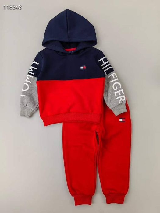 Спортивный костюм на тонком флисе на размеры 4, 8 лет