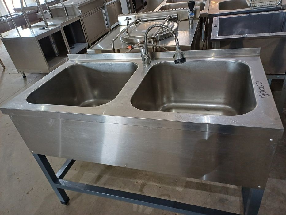 Блинница,плита для блинов, мойка двух секционная,кофемашина,стол нерж.