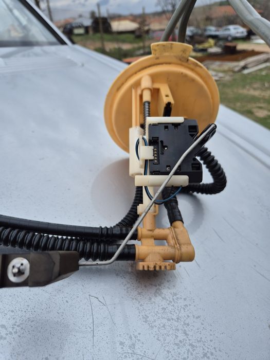 Подкачваща помпа, сонда резервоар ,нивомери ,мерцедес w212 350 CDI 201