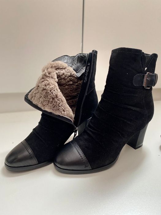 Продаю женские зимние ботинки