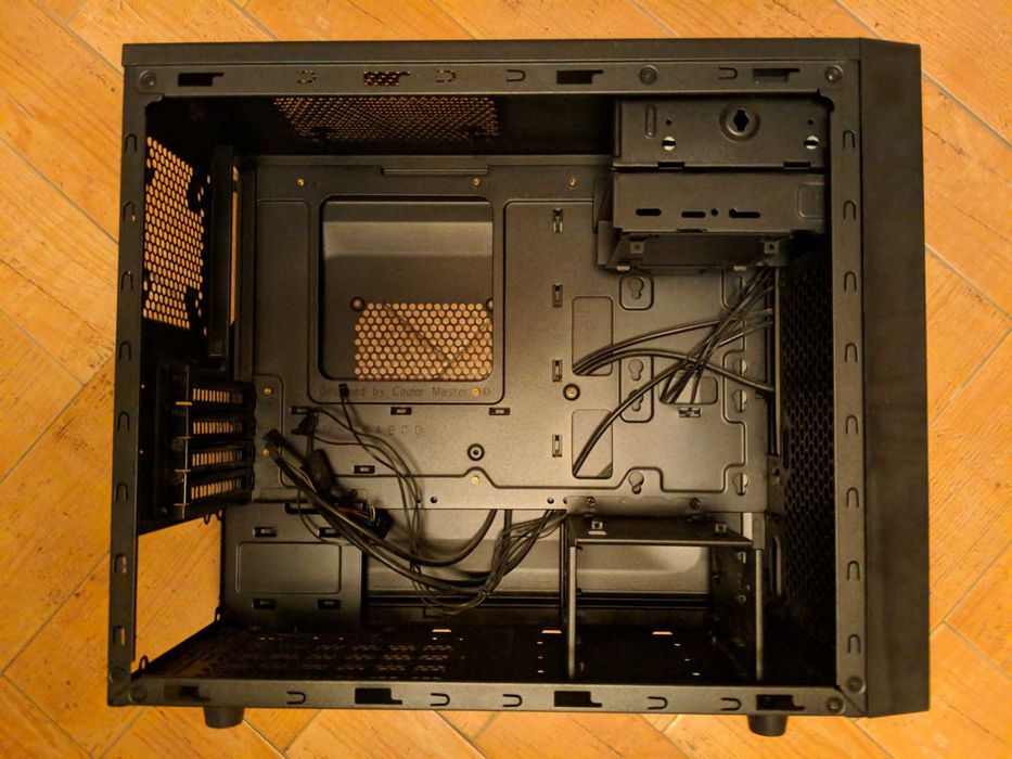 Кутия Cooler Master N200 micro ATX