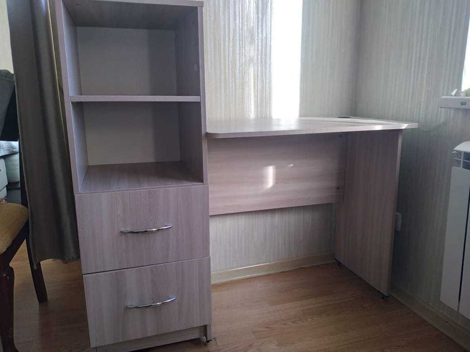 Детский учебный стол