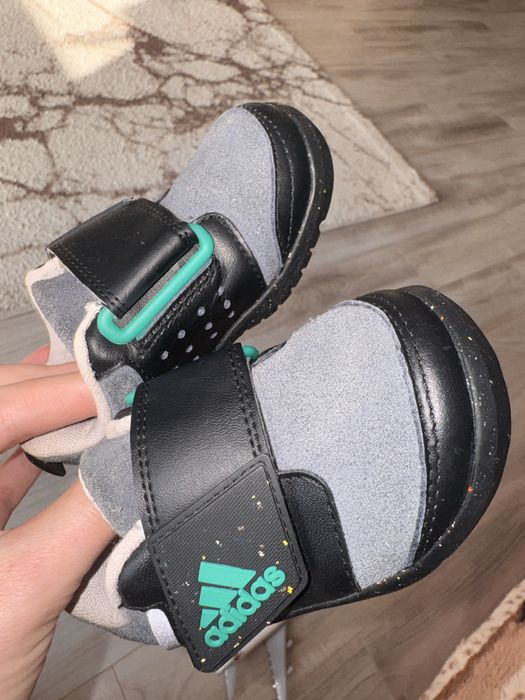 Кроссовки adidas