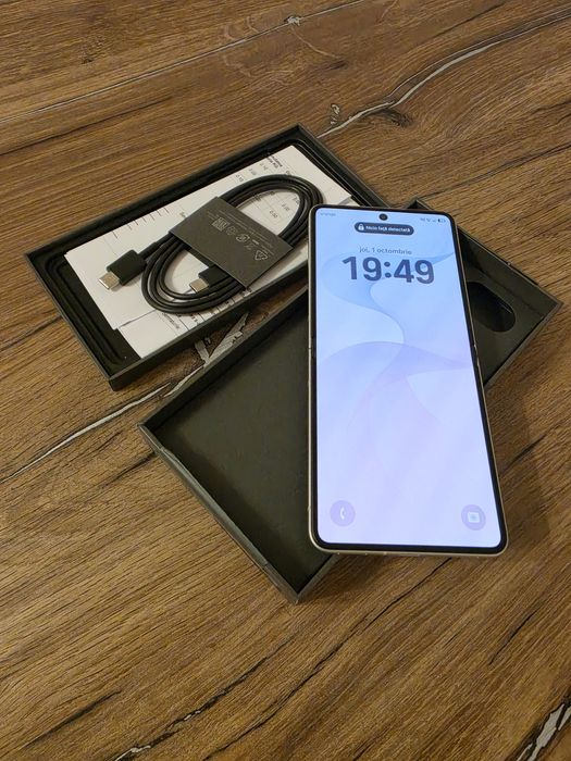 Samsung Galaxy Z Flip8 12GB RAM, 512 GB stocare