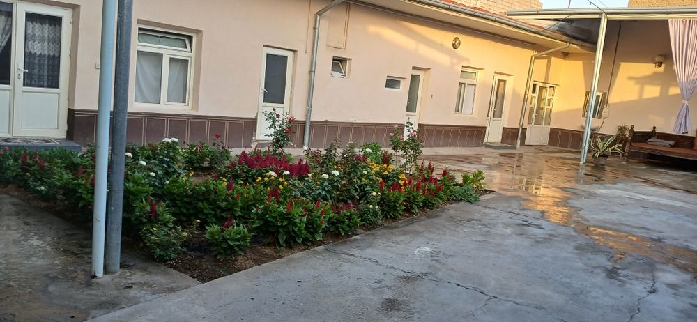 Nazarbek Xarakat mahallada 4yarim sotix 5ta xona