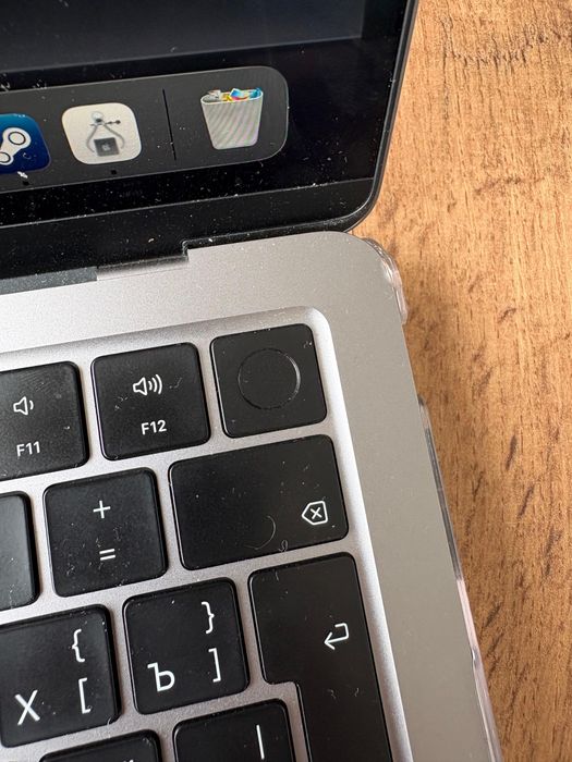 Macbook air 13 2022 M2