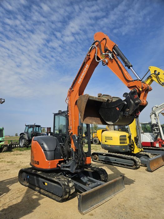 Excavator Hitachi 2022