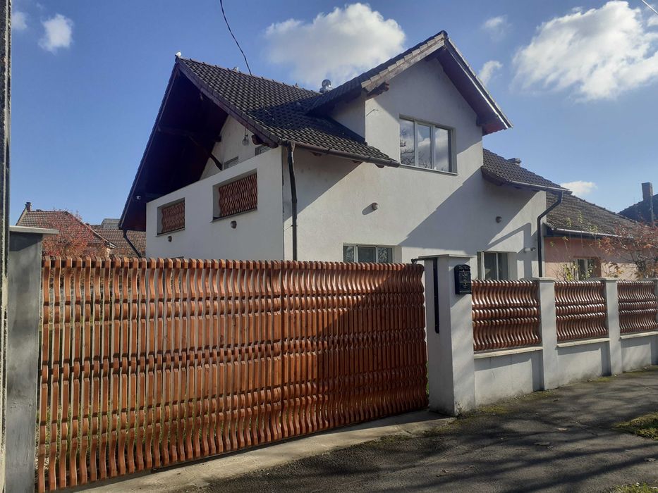 Vand casa p+m,  4cam, beci, gaz, Str.Seleusului, SC=160MP, ST=650MP.