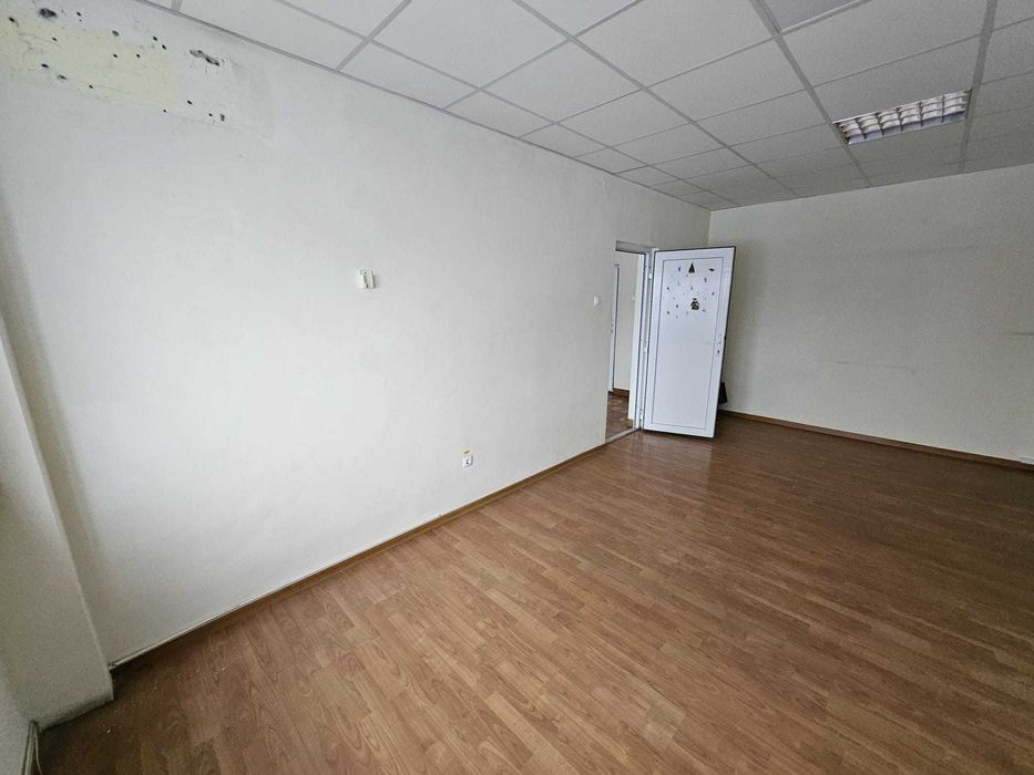 Închiriez birou 40 mp – parter, două încăperi