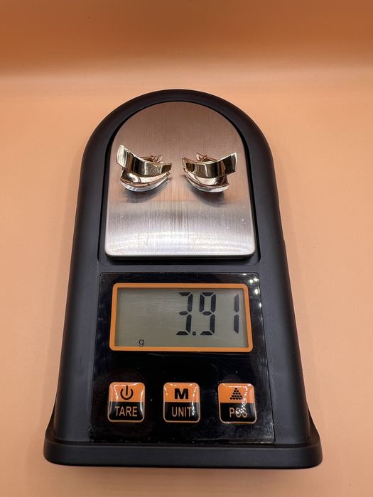 Продам золотые серьги.