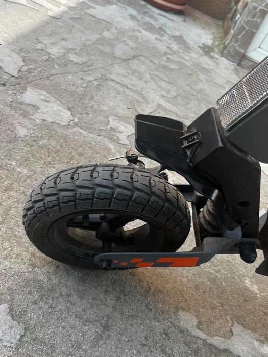 Vând trotineta electrica kukirin G2