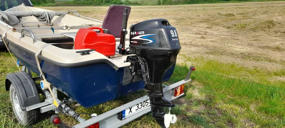 Продавам лодка DELFINA 360 със двигател PARSUN 9.8 k.с