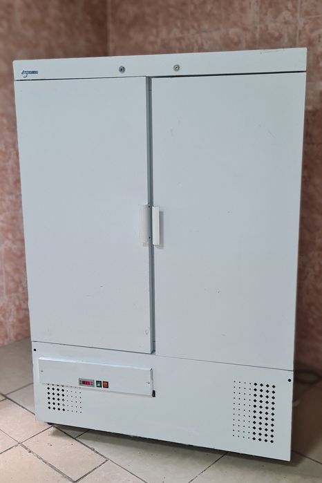 Холодильный шкаф