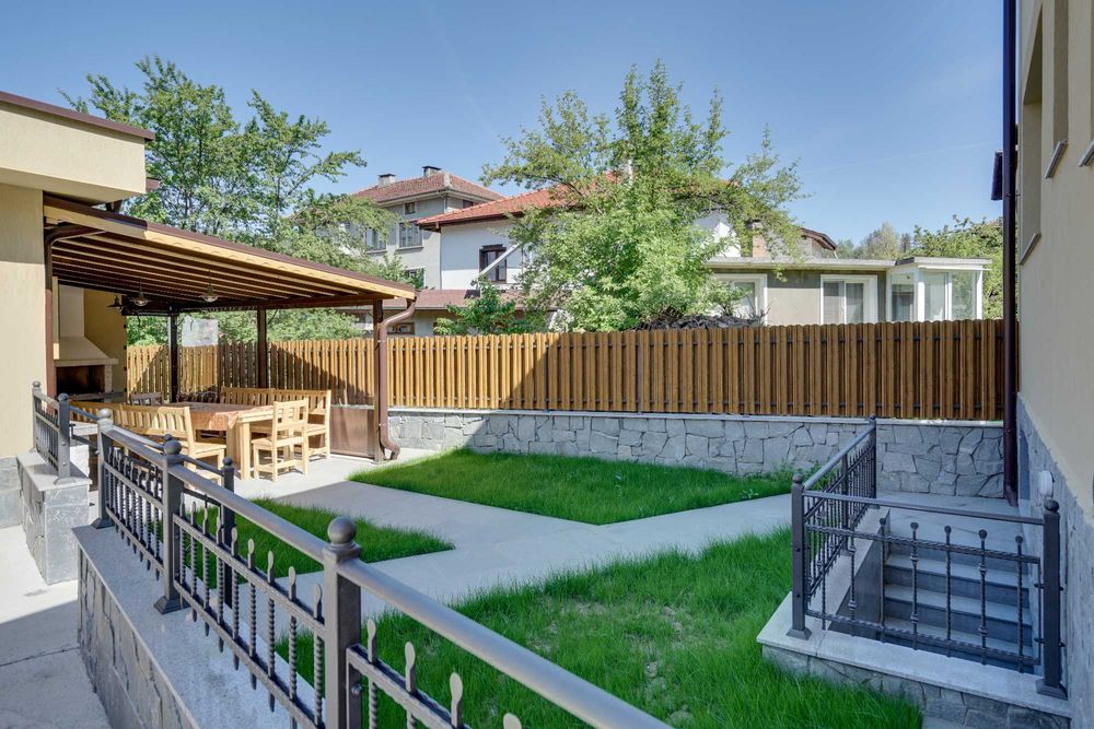 Продава се Къща в Трявна - 435 кв.м за 1725 €/кв.м - Снимка #2