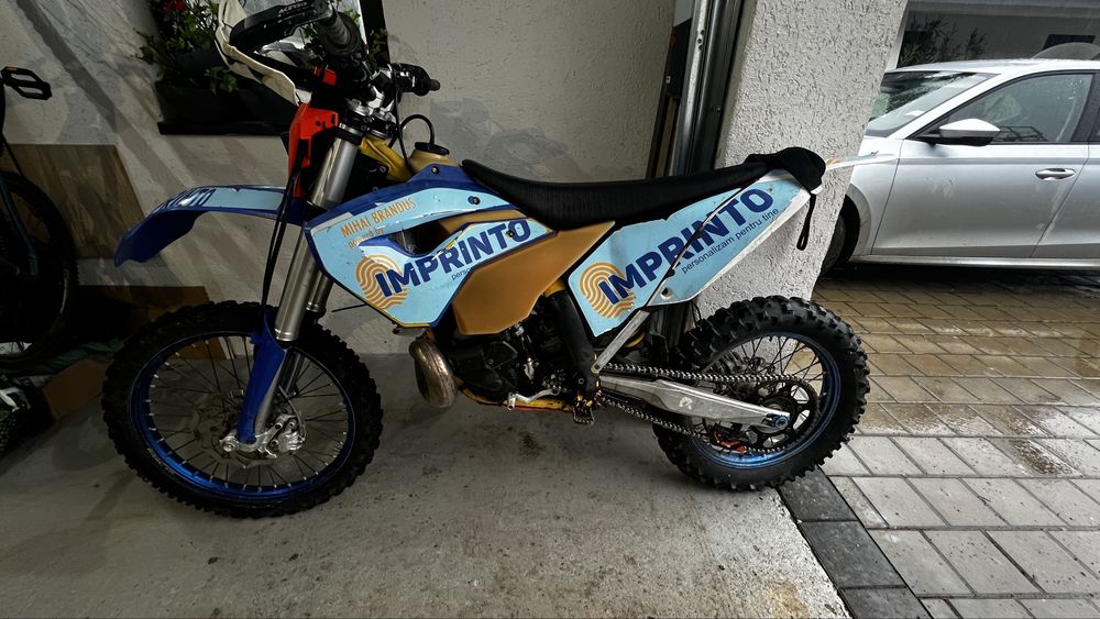 Husaberg 2011  250 2T numere negre similar Ktm 250 exc 2012