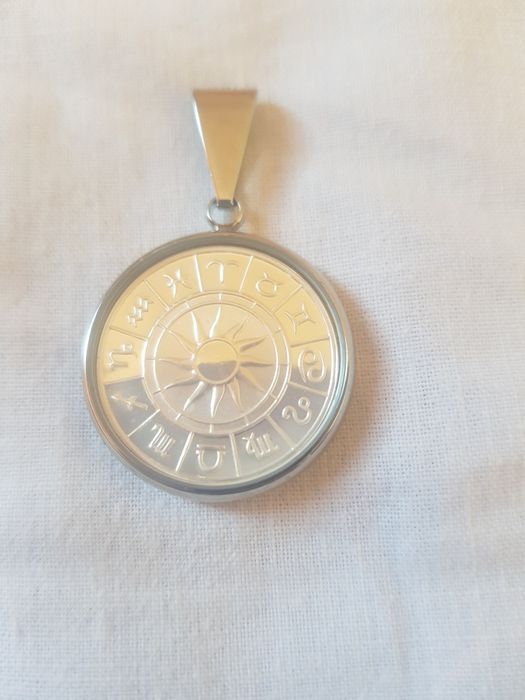 Сребърен медальон