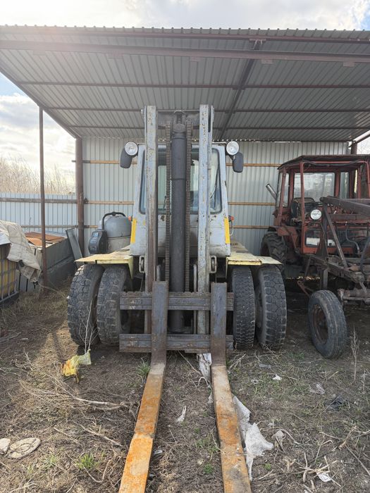 Львовский вилочный погрузчик