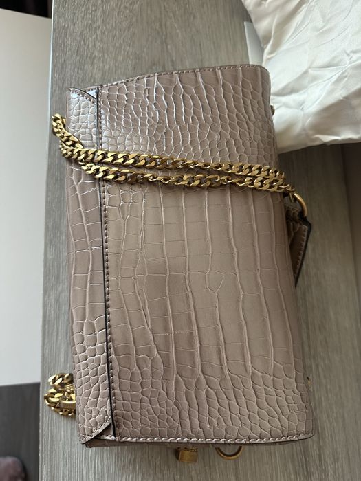 Poseta dama Guess, nuanta grej