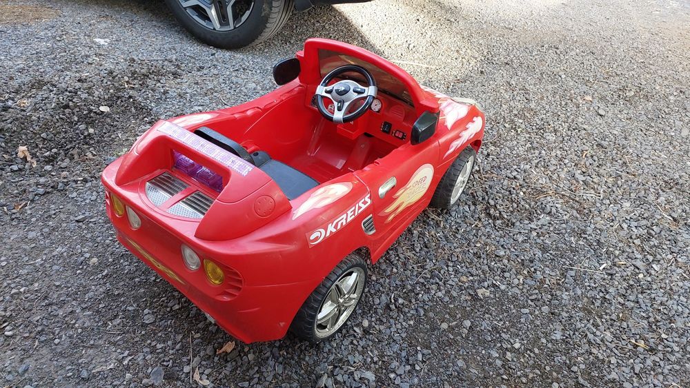 Детский автомобиль