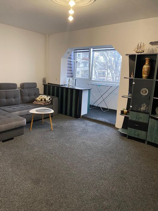 Închiriez apartament în Rogerius