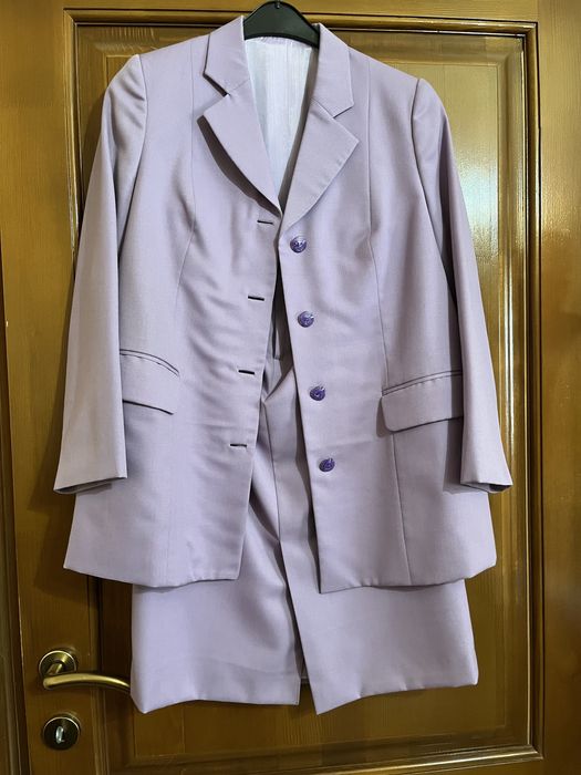 Vând costum mărime 44-46 de doua ori folosit