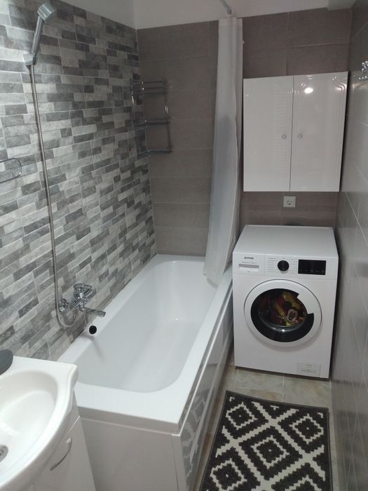 Închiriez apartament cu doua camere decomandat