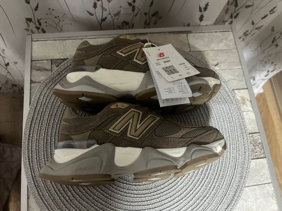 New Balance 9060 alb cu rosu