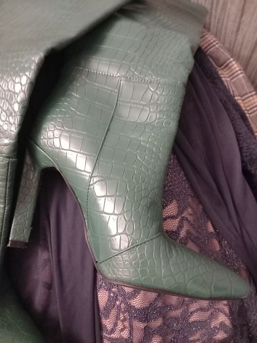 Vând cizme dama de culoare verde