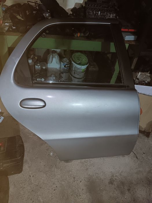 Vând portieră  dreapta spate  Fiat Albea, stopuri porbagaj