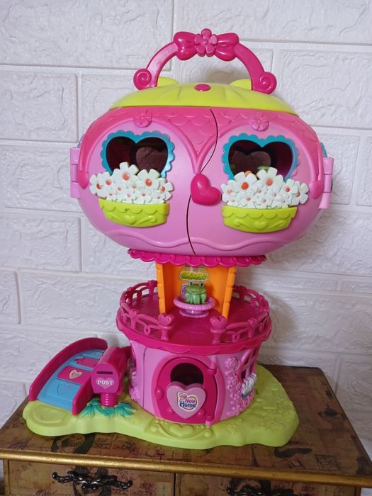 Домики для пони с пони.