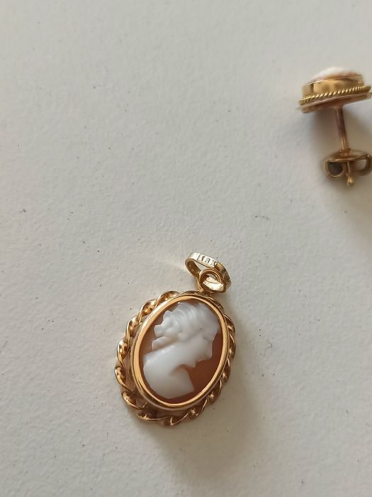 Cercei si pandant aur 18k cu camee ,3,6grame