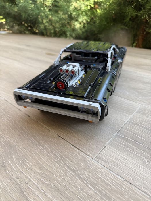 LEGO Technic - Dom's Dodge Charger 42111
