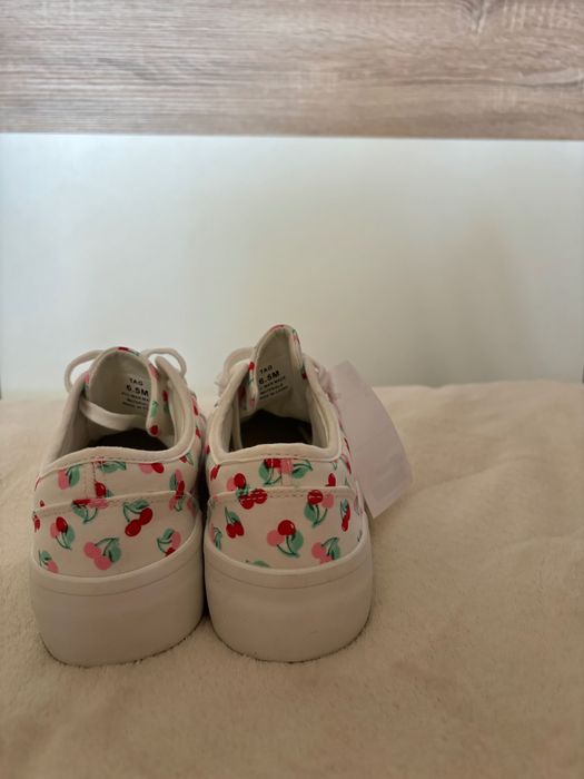 Чисто нови кецове