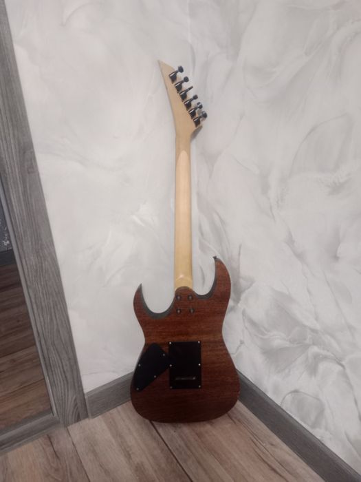 Продам электрогитару