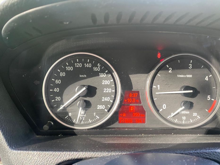 Vand bmw x5 3000 cm 2010 sau schimb cu vw T5 sau T6 cu locuri