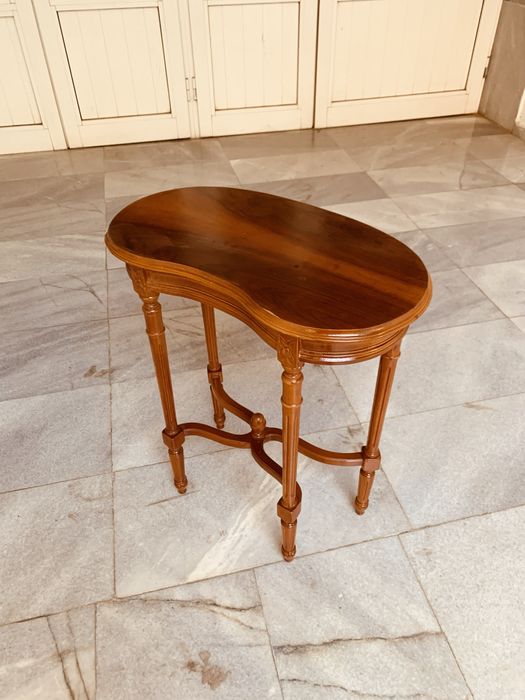 Антикварна едуардиянска бъбрековидна помощна маса – орех