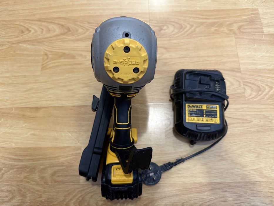 Dewalt DCN692 Такер