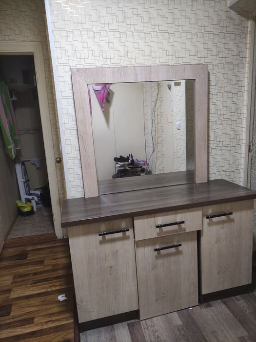 Продается трюмо в хорошем состоянии