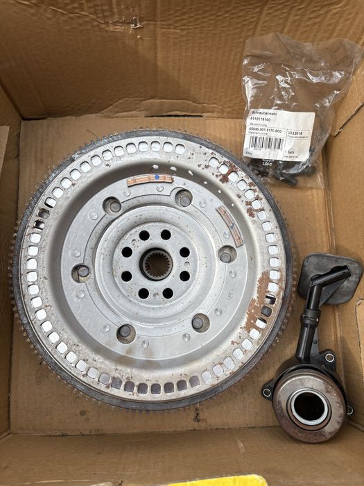 Kit ambreiaj complet ford focus 1.8Tdci/Tddi  LuK RepSet DMF 600004400