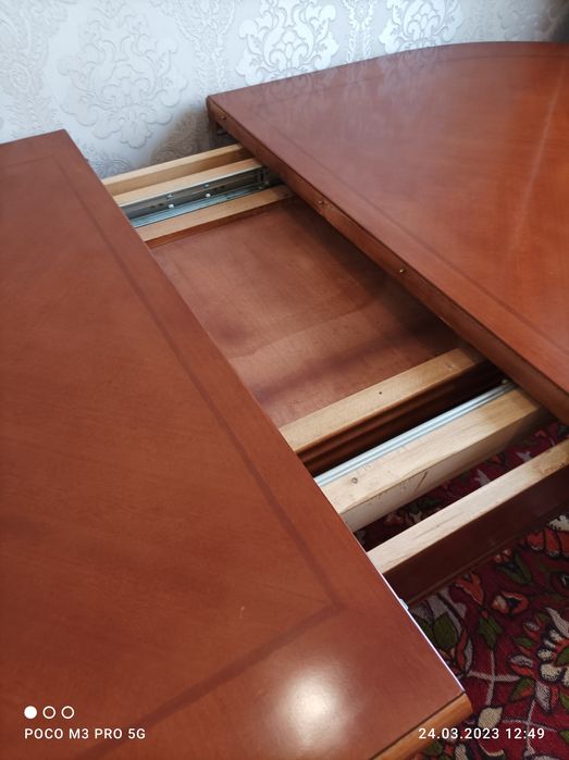 Стол для гостиной