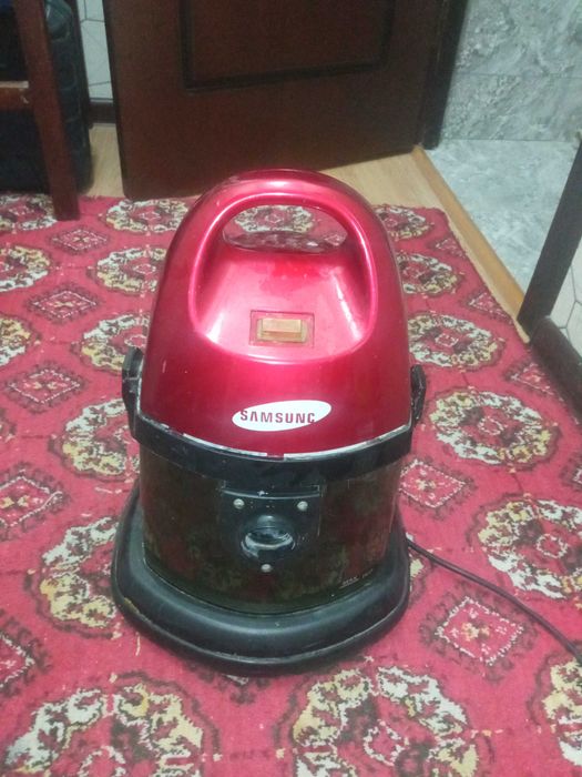 Пылесос Самсунг в рабочем состояние