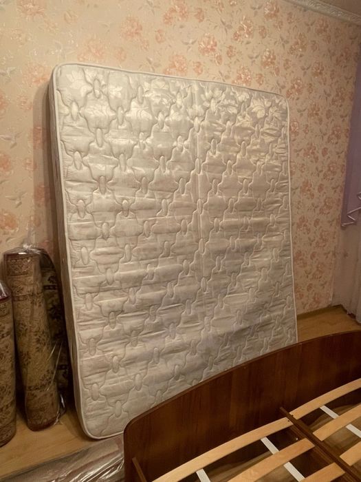 Продаем спальный гарнитур