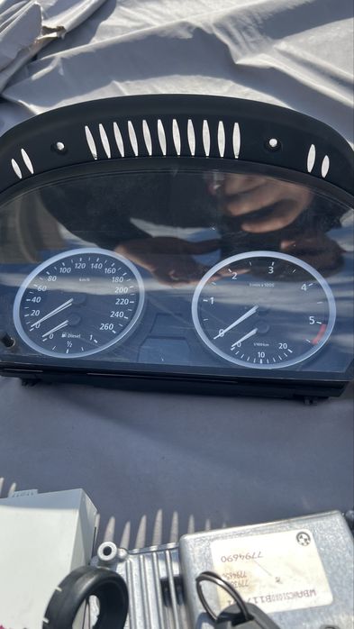 Ceasuri bord bmw e60 525d 177cp nfl cheie diamant