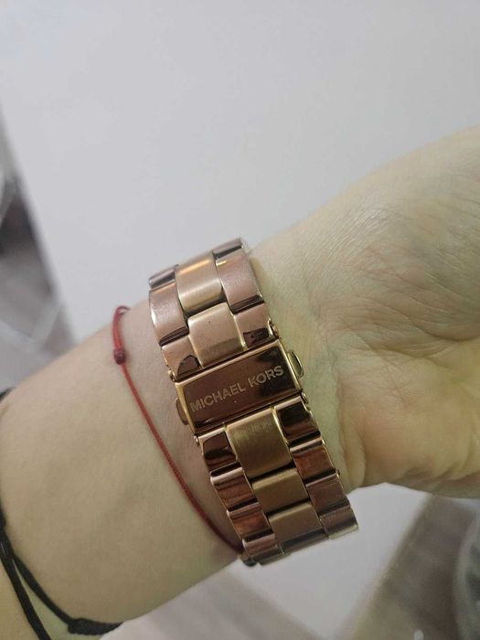 Michael Kors , Tommy Hilfiger, Fossil & DKNY