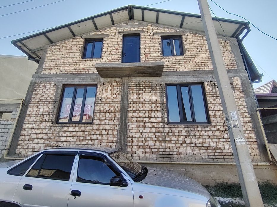 ДУРМОНДА СРОЧНО Участка 2 этажный сотилади. Нархи келишилади..