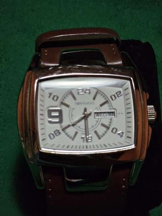 Часовник Ferucci, Esprit