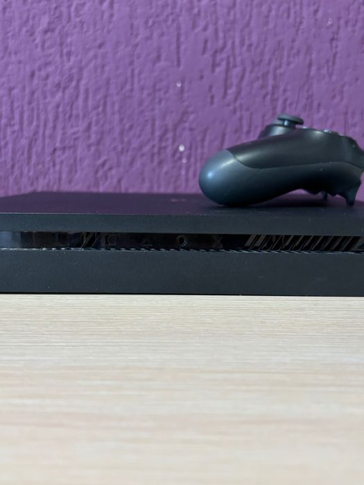 Ps4 slim в отлично състояние