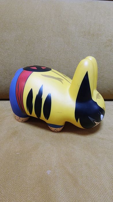 Kidrobot x Marvel Wolverine Labbit,  колекционерска винилова фигура, проектирана от художника Франк Козик.